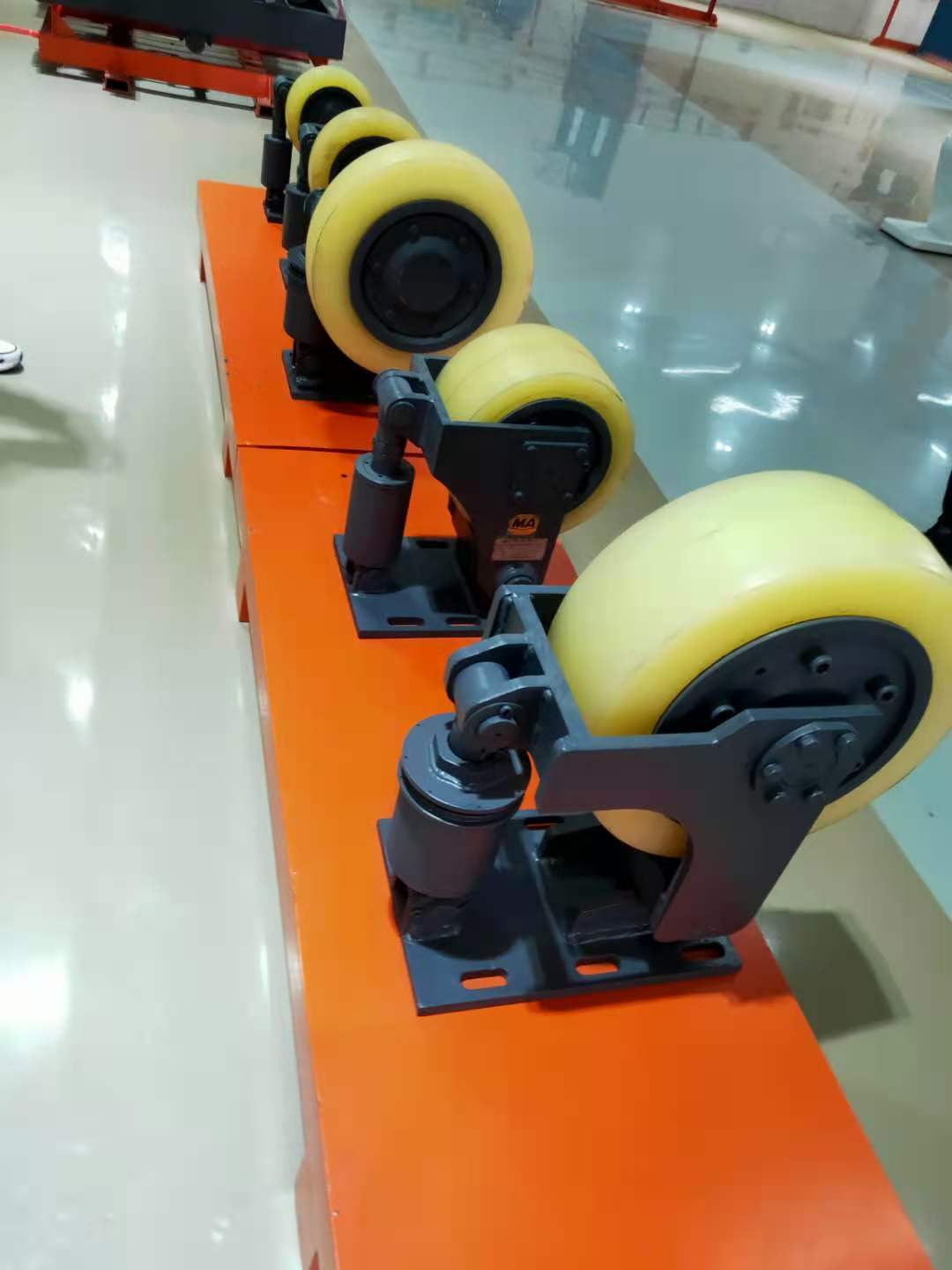 罐笼用滚轮罐耳L25立井罐笼导向轮 轮皮聚氨酯的