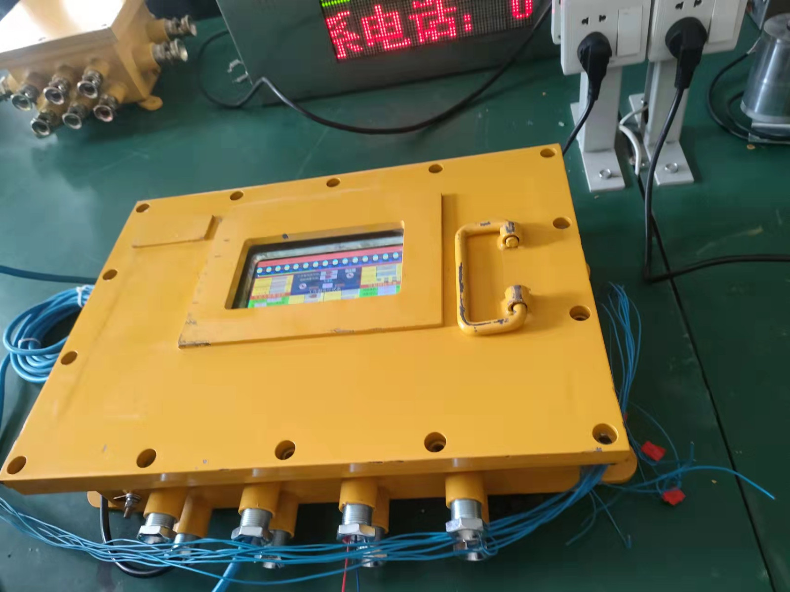 ZCYS127矿采煤机尘源跟踪洒水降尘装置配置256台分控箱