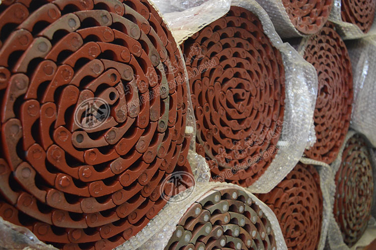 给煤机甲带由尼龙销轴和钢锰甲片手工串接组成 钢锰甲带