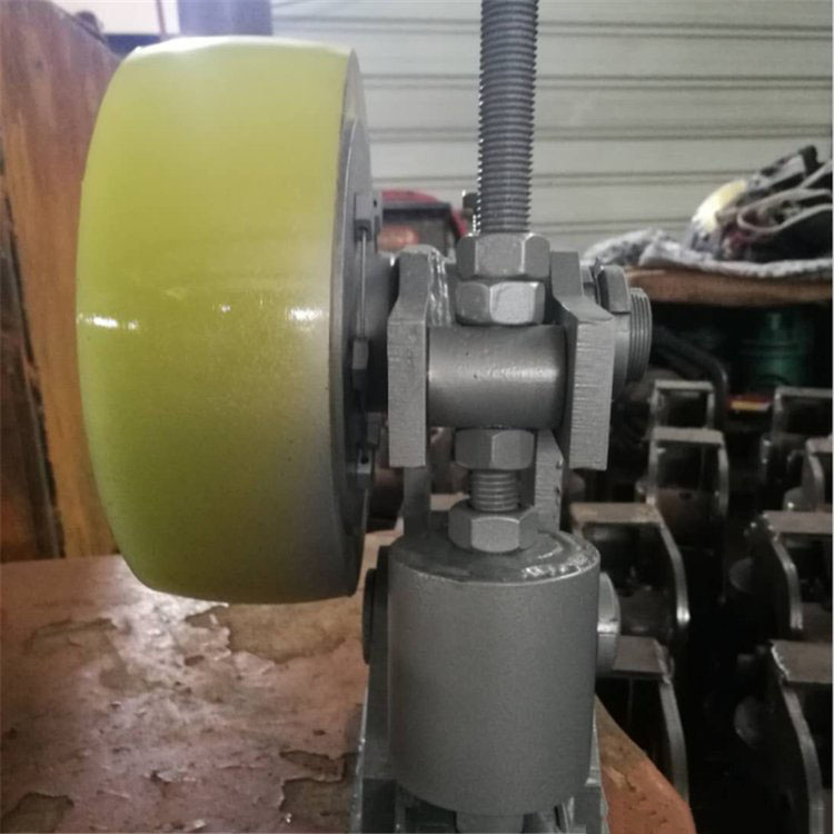 LS42.5滚轮罐耳结构紧凑合理 全密封液压蝶簧缓冲滚轮运行稳定