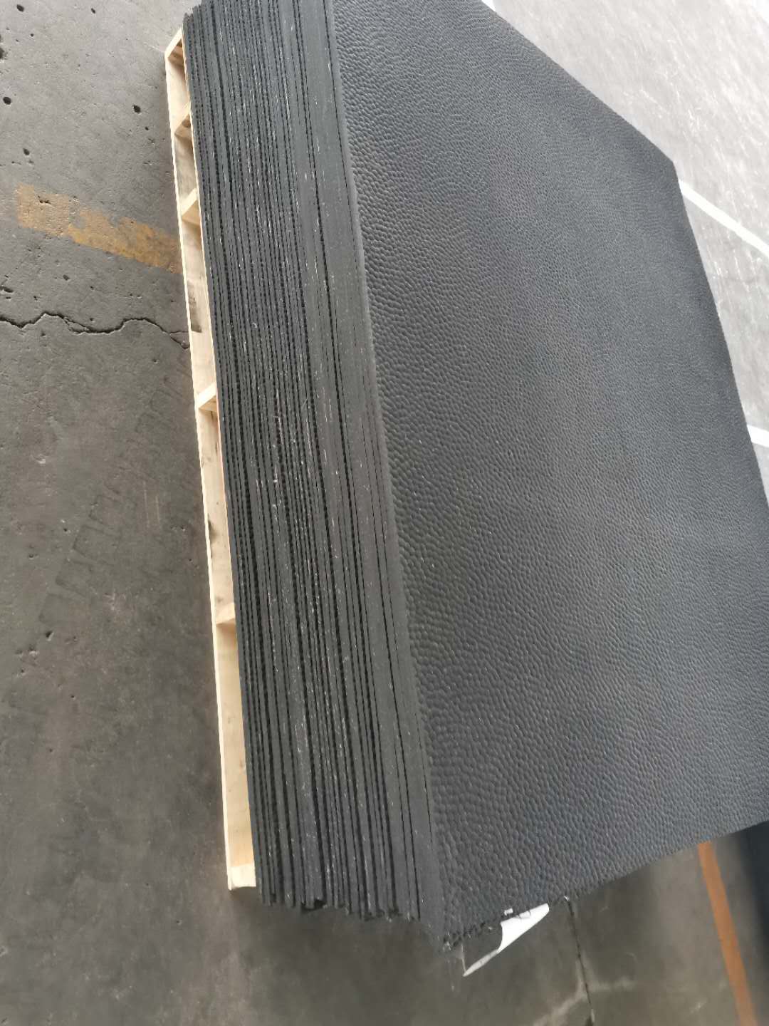 猪舍产床垫，防滑隔凉，抗撕咬，牛床垫，马棚垫，厂家直销批发