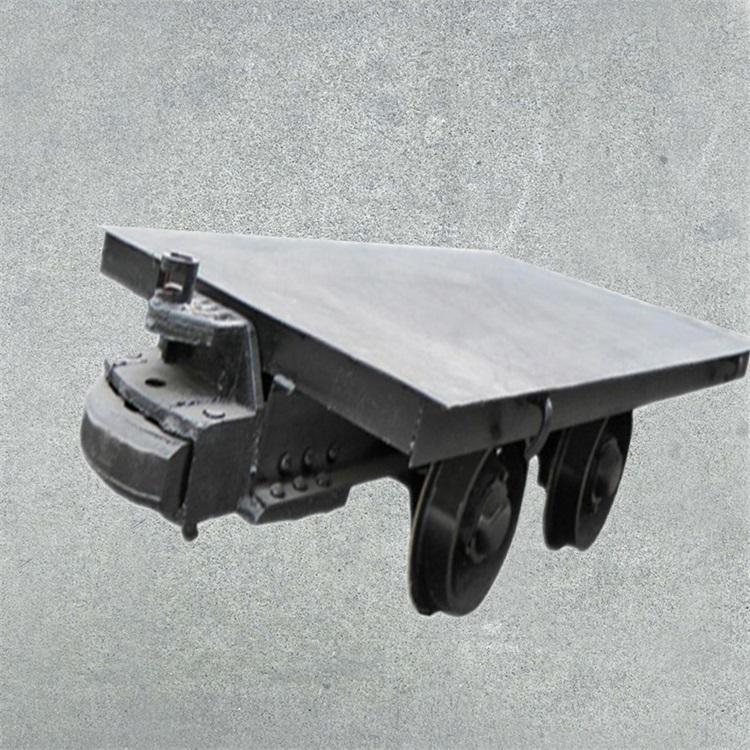 MPC2-6平板车用于地下开采的矿山，沿地下巷道