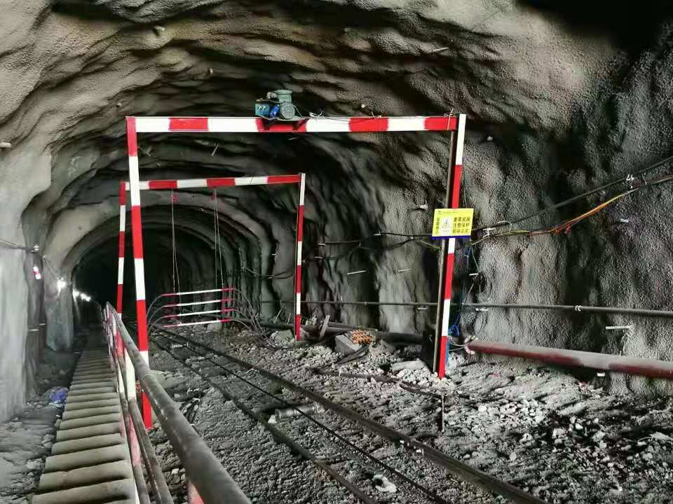 ZDC30-2.5跑车防护装置 一坡三挡 常闭式挡车栏