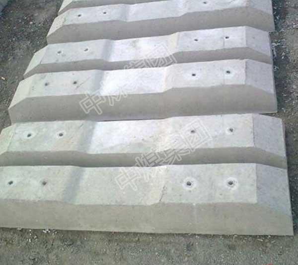 山东中煤集团铁路新2型水泥轨枕厂家直供