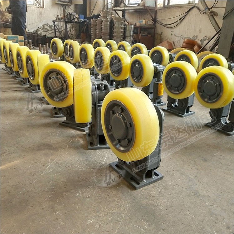 L42.5滚轮罐耳  矿用井下罐笼提升装置