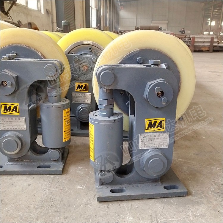 L35滚轮罐耳防油缓冲式矿用竖井提升装置