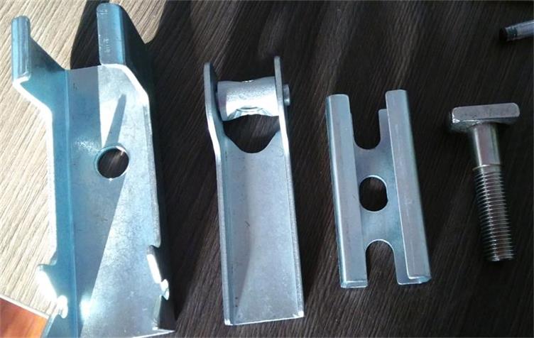 防溢裙板夹持器 导料槽夹持器 山东向上金品夹持器