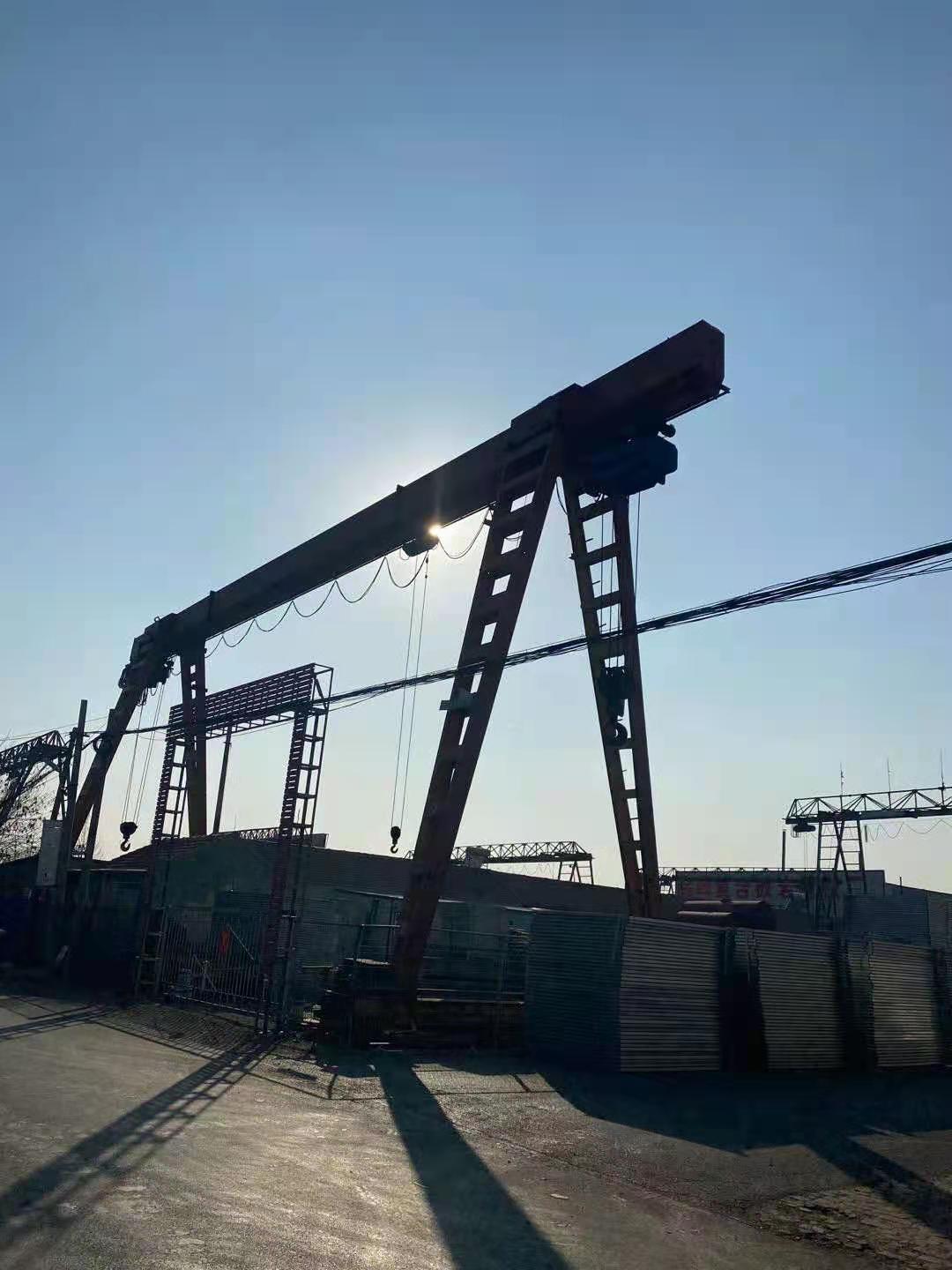专门双滑道龙门吊回收专门拆除二手旧龙门吊回收
