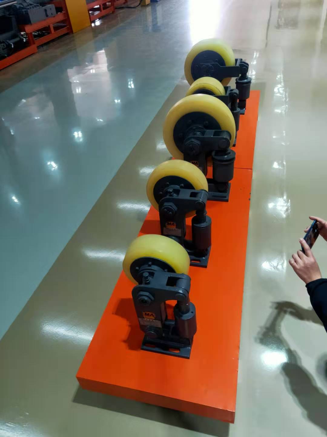 东达矿用L25滚轮罐耳 250mm碟簧缓冲罐道轮
