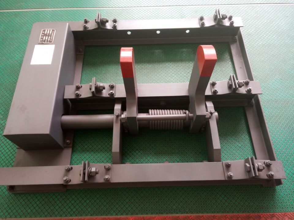 我厂生产供应气动卧闸QWZC 轨距600/900
