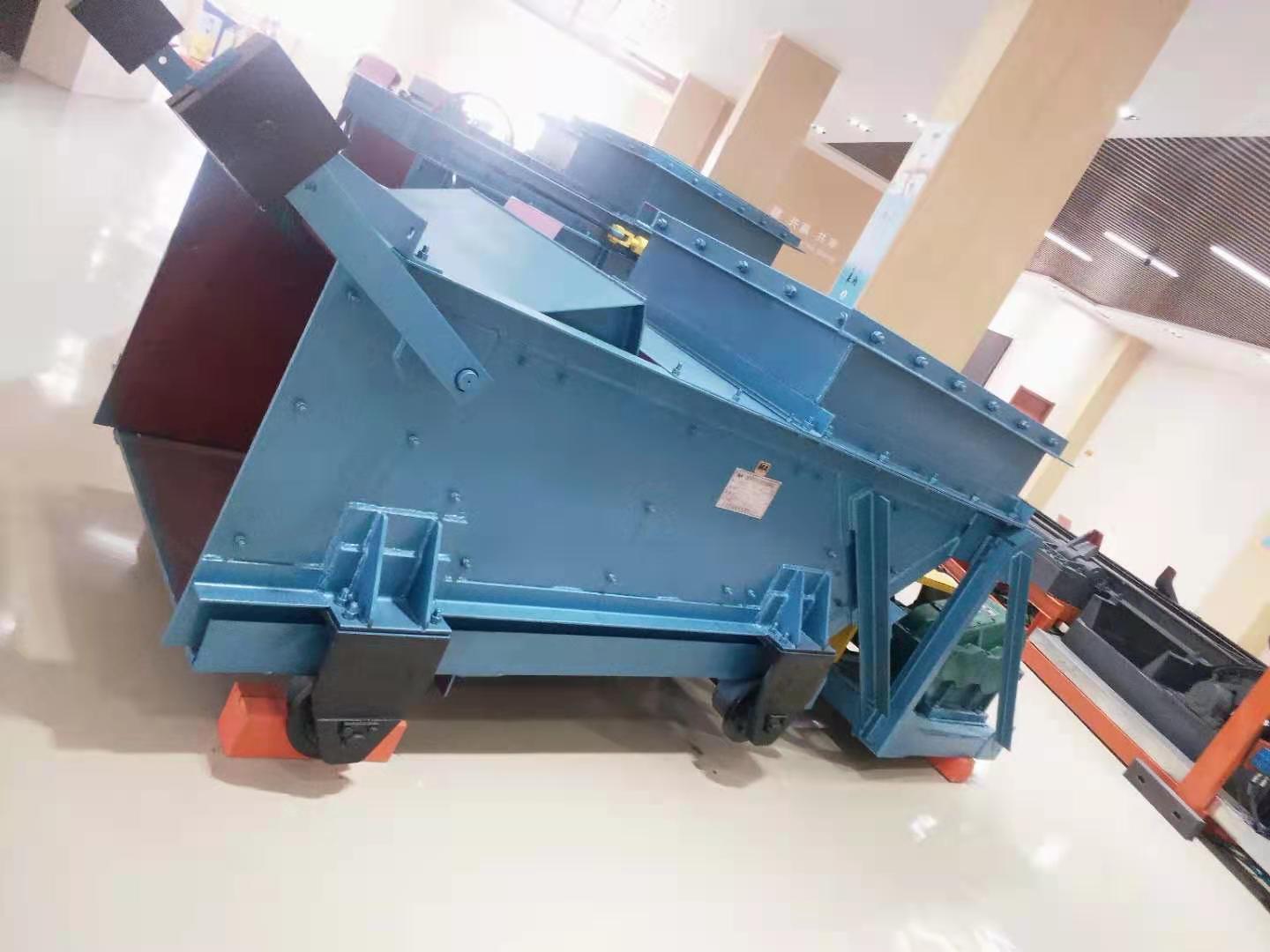 GLW1200/18.5/S往复式给煤机对接储煤漏斗