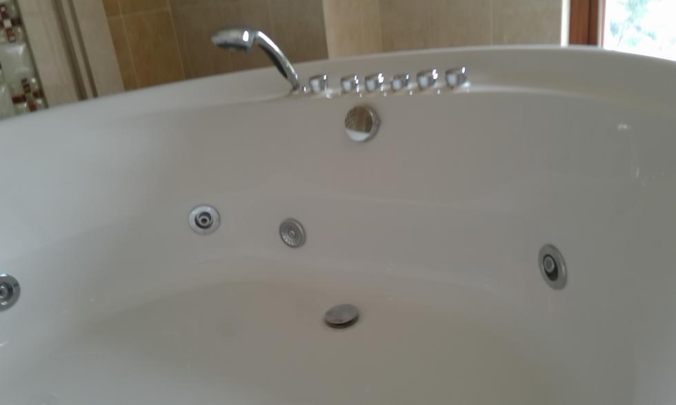 上海奥斯曼浴缸维修电话56621126澳斯曼浴缸漏水维修