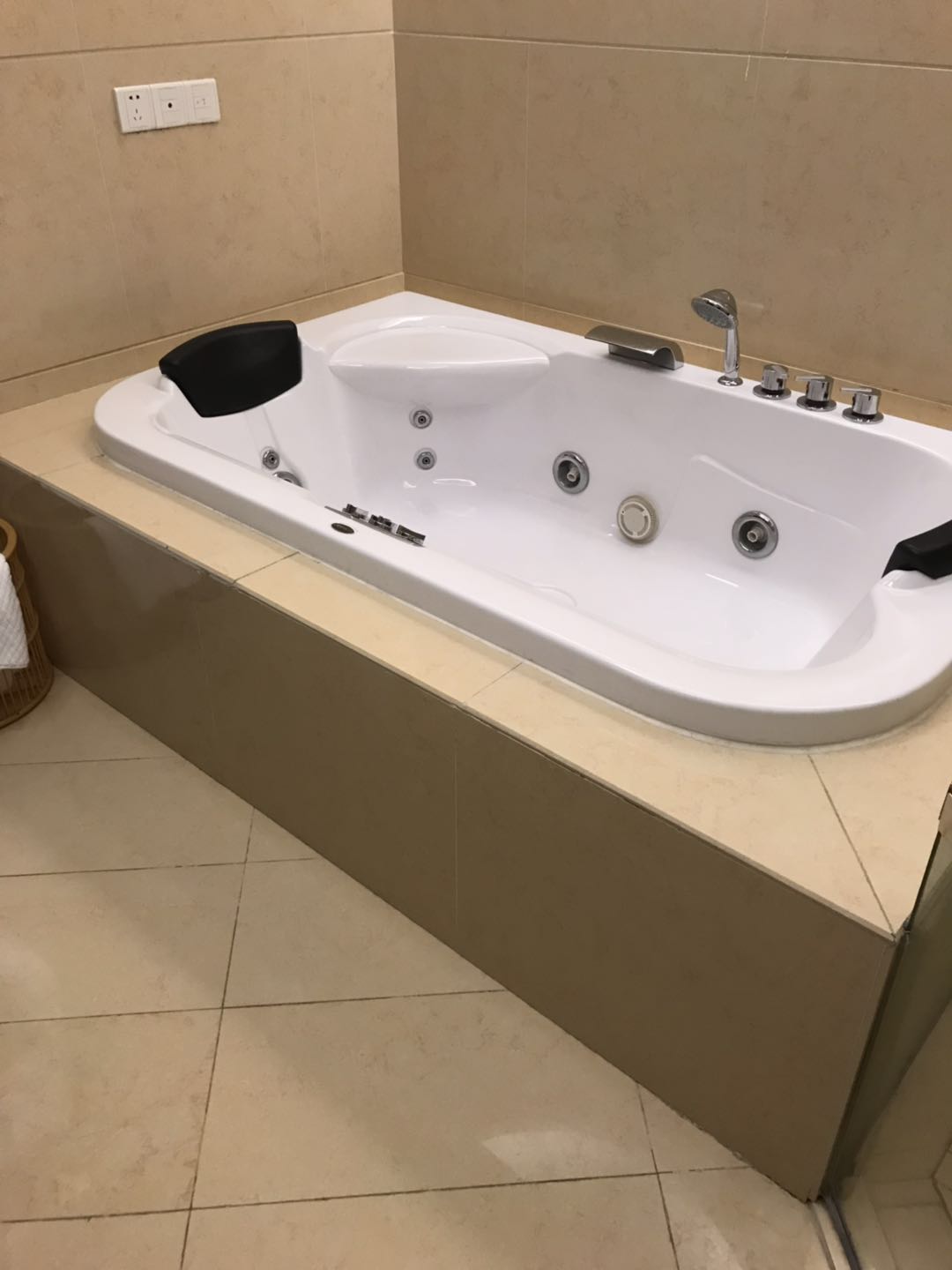 上海金山区华美嘉浴缸维修56621126金山新城浴缸维修