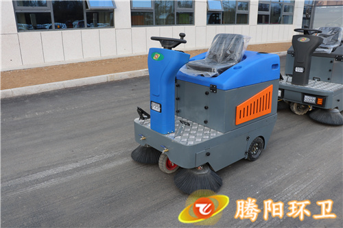 腾阳驾驶式扫地车，助力物业小区保洁