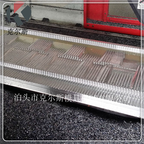 供应彩色蛭石瓦模具1340*420mm