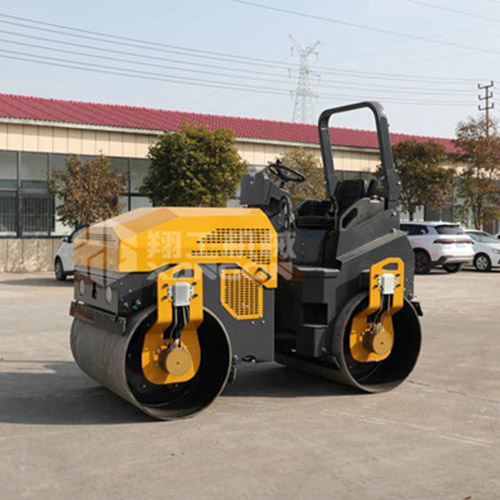 山东翔工4吨双钢轮全液压座驾压路机