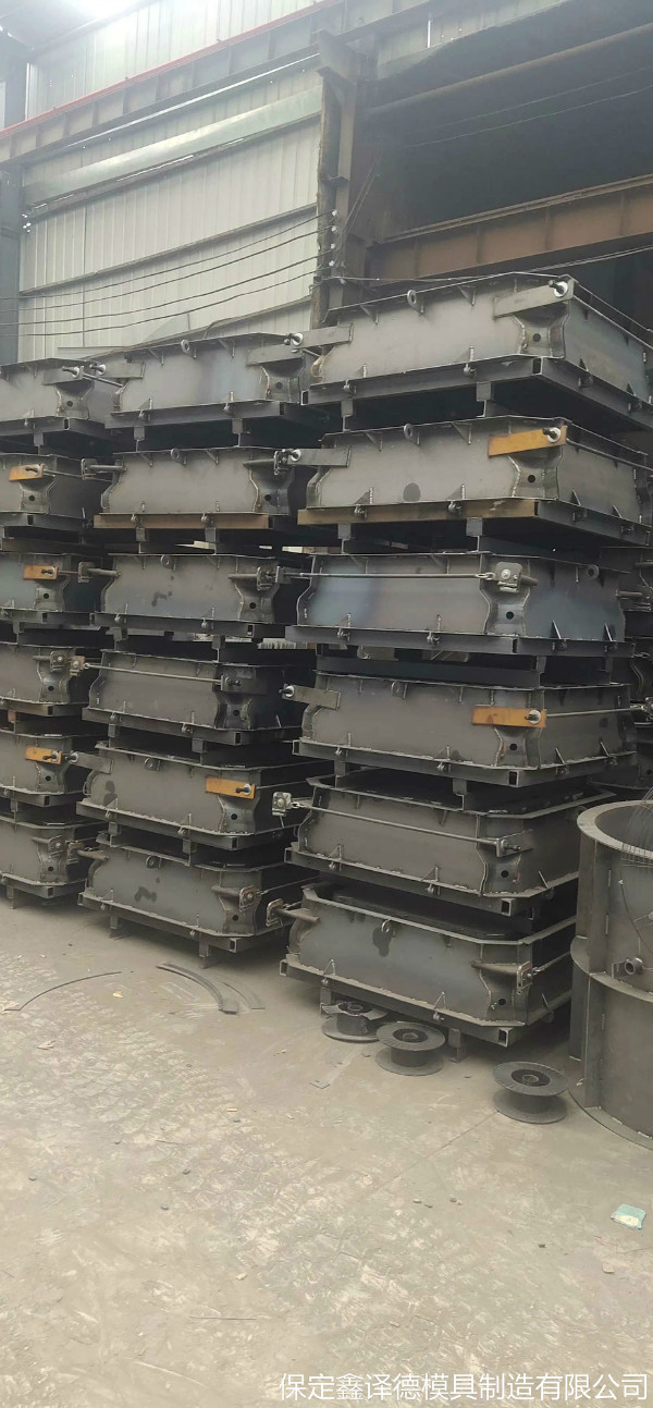 阶梯式挡土墙钢模具 阶梯式挡墙模具操作步骤