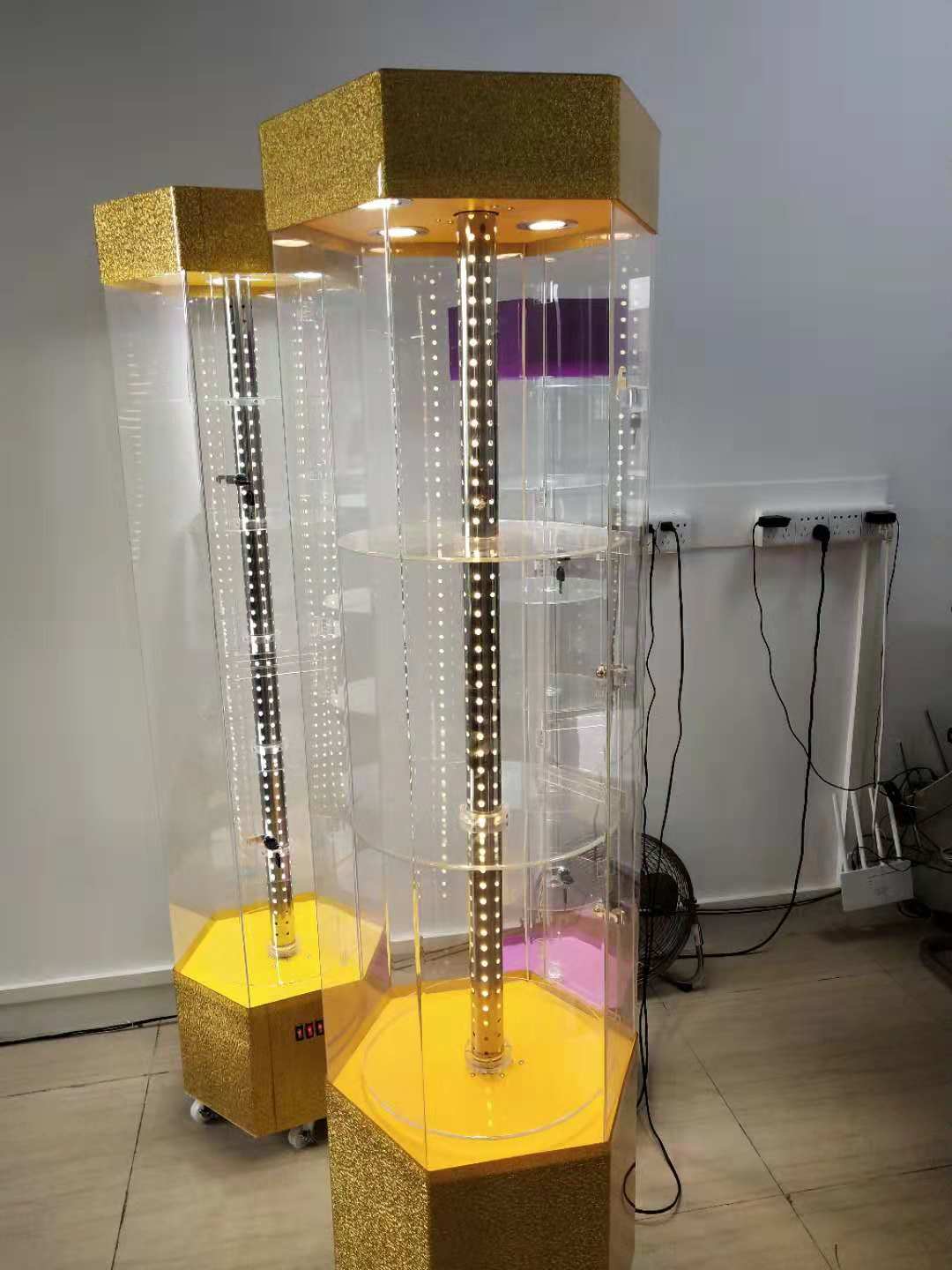 手机旋转亚克力展示柜搭建安装