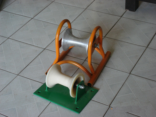 钢管架电缆滑车，直线电缆滑车