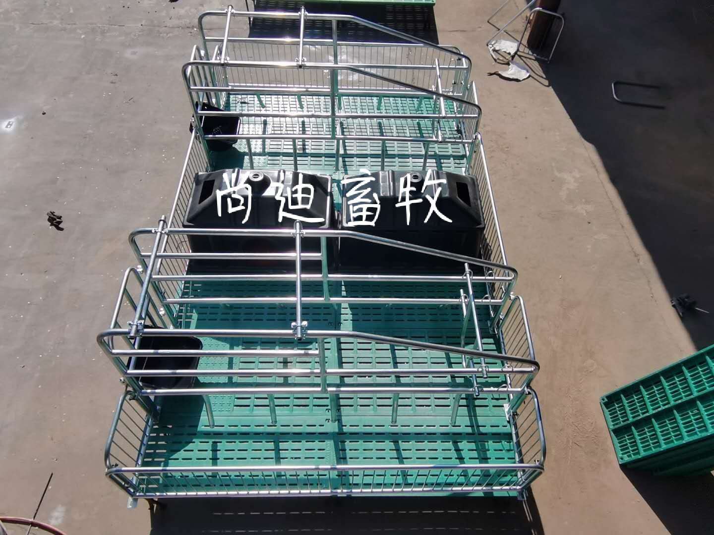 厂家供应分娩栏双体产床尚迪畜牧