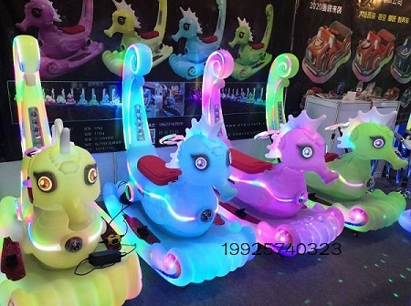 广场摆摊儿童新款碰碰车七彩发光玩具车厂家直销