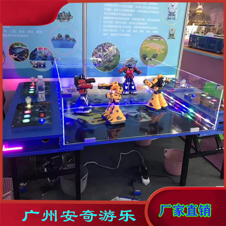 公园庙会摆摊多人游玩网红产品对战机器人