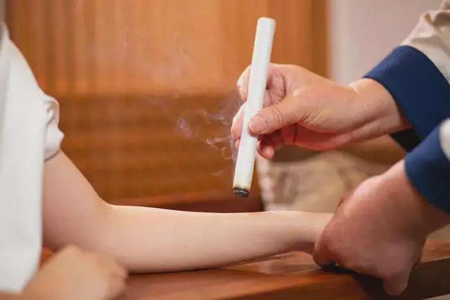 1646711017781856.jpg 艾灸.jpg