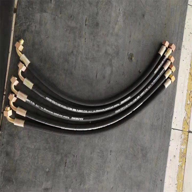 高压钢丝编织缠绕液压油管 耐油性能良好的原材料