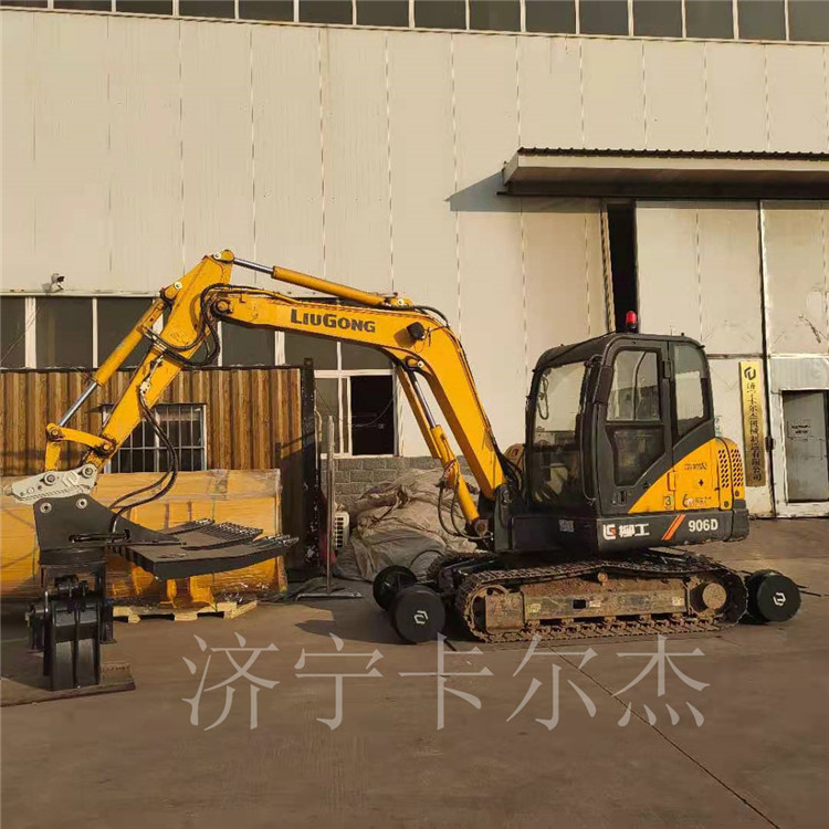 公铁两用挖掘机2.jpg