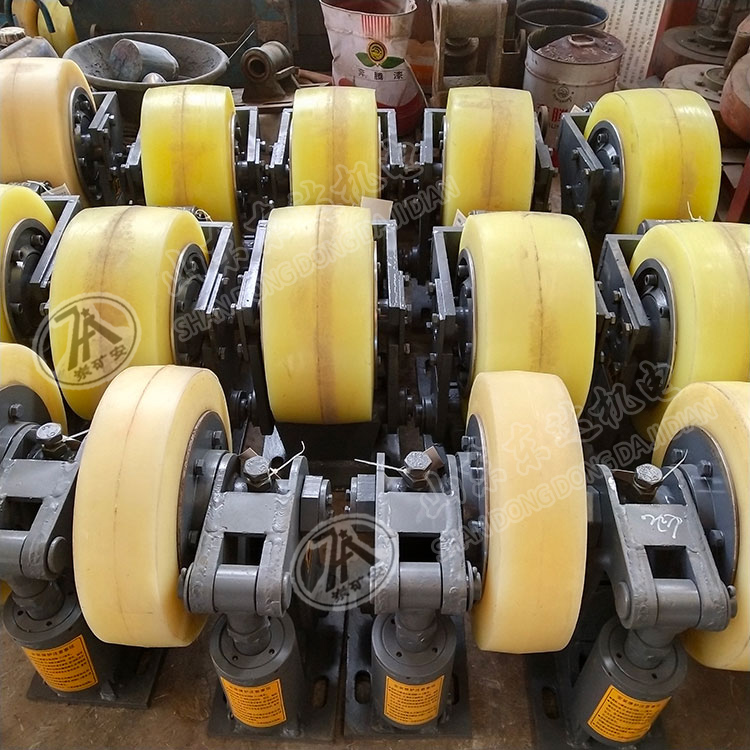 L30滚轮罐耳装置 罐道轮 缓冲轮 罐笼缓冲器