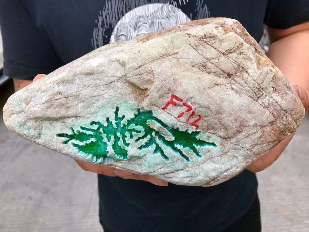 想找各种中高端翡翠 私人定制之类都可以找我们